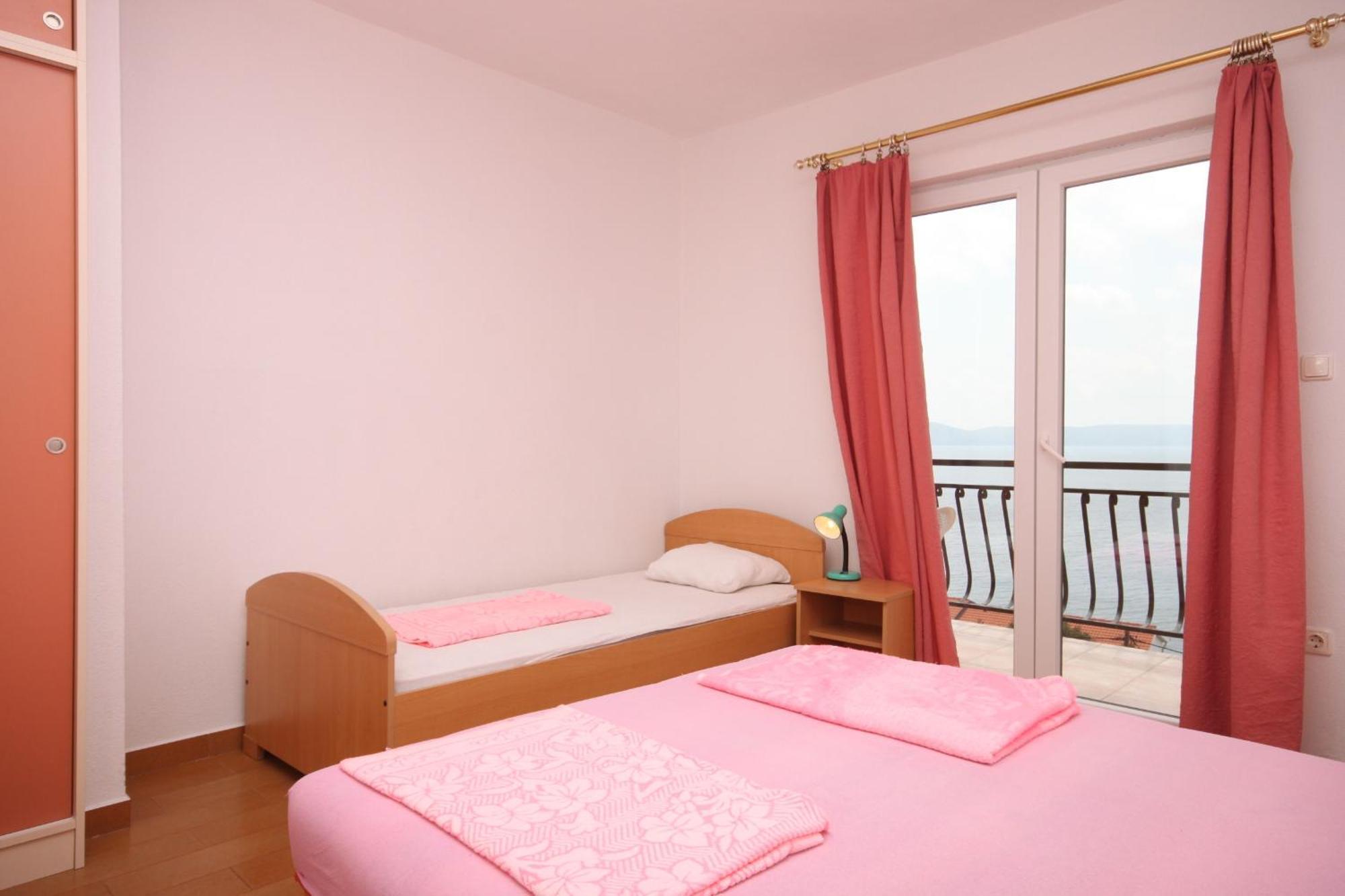 Apartments With A Parking Space Zivogosce - Porat, Makarska - 6700 Igrane Room photo